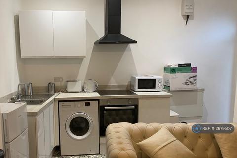 1 bedroom in a house share to rent, Farnworth, Farnworth, BL4