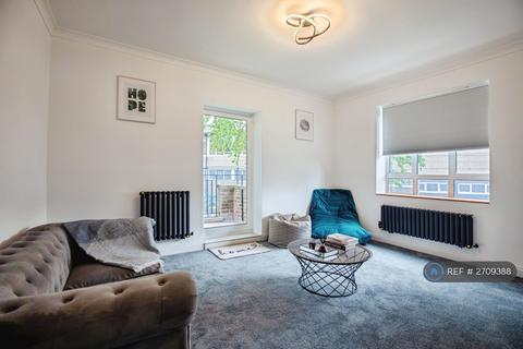 2 bedroom flat to rent, Beresford House, London, SE21