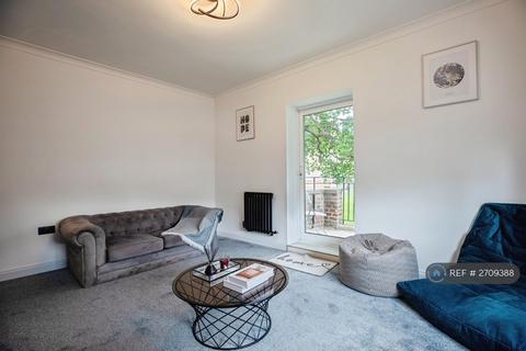 2 bedroom flat to rent, Beresford House, London, SE21