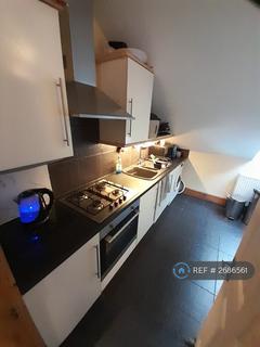 1 bedroom in a flat share to rent, Babbacombe Road, Torquay, TQ1