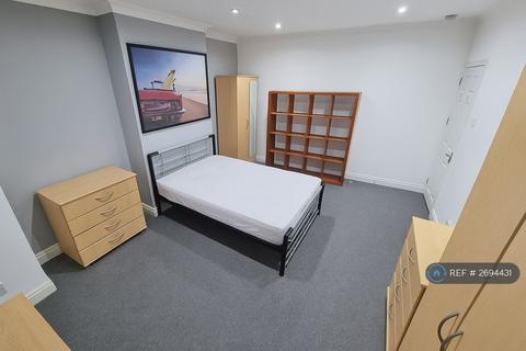 1 bedroom in a house share to rent, Harrowdene Road, London, HA0