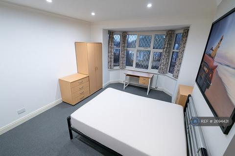 1 bedroom in a house share to rent, Harrowdene Road, London, HA0
