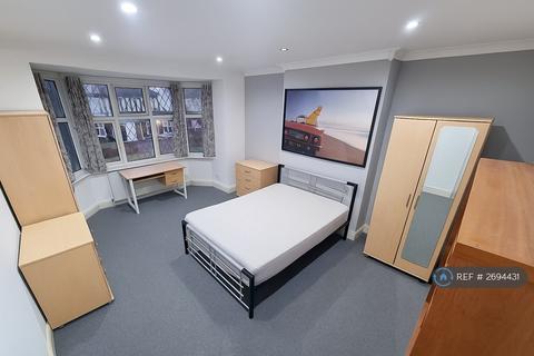 1 bedroom in a house share to rent, Harrowdene Road, London, HA0
