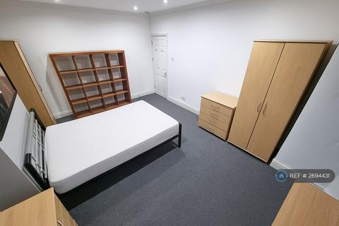 1 bedroom in a house share to rent, Harrowdene Road, London, HA0