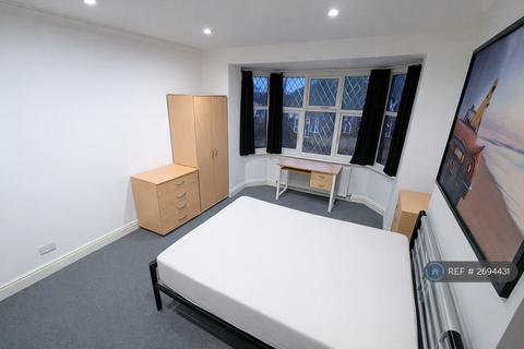 1 bedroom in a house share to rent, Harrowdene Road, London, HA0