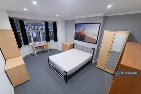 1 bedroom in a house share to rent, Harrowdene Road, London, HA0