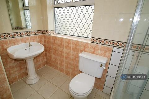 1 bedroom in a house share to rent, Harrowdene Road, London, HA0