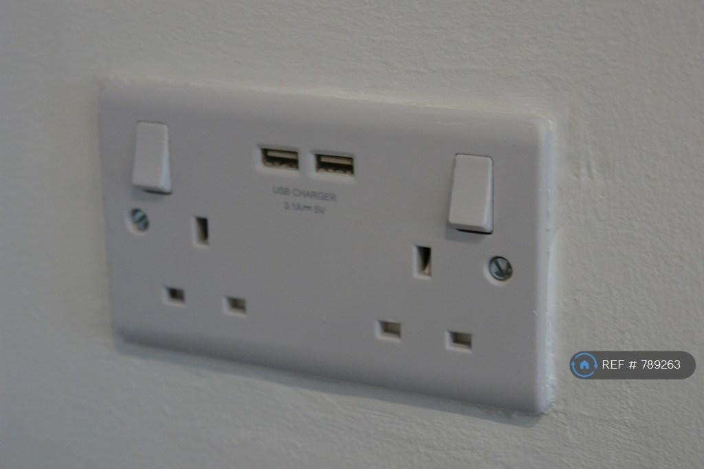 Kitchen Breakfast Bar