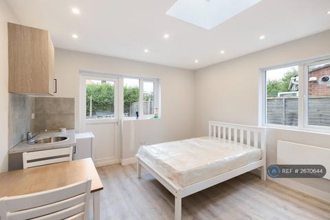 undefined, Hunters Grove, Hayes, UB3