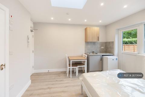 undefined, Hunters Grove, Hayes, UB3