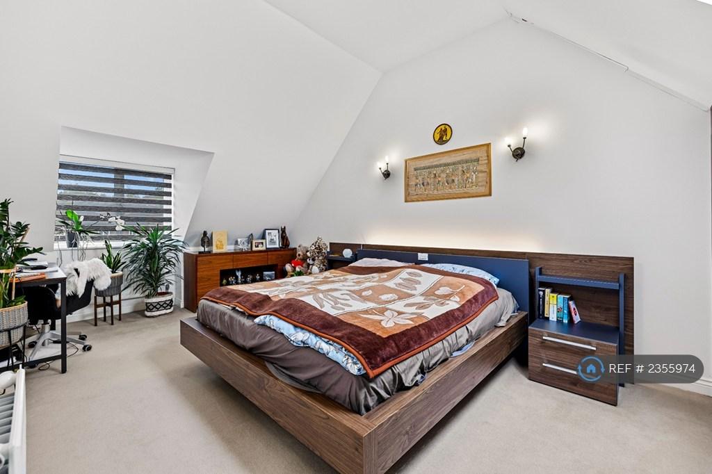 Master Bedroom (2nd Floor)