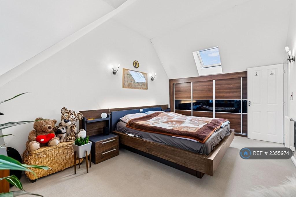 Master Bedroom (2nd Floor)