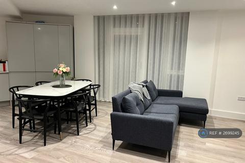 2 bedroom flat to rent, Edgewood Mews, London, N3