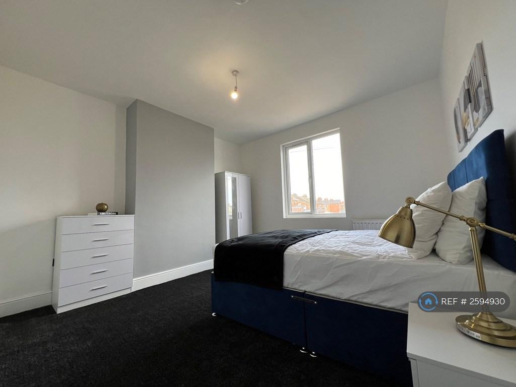 Room 2 . The Large Double
