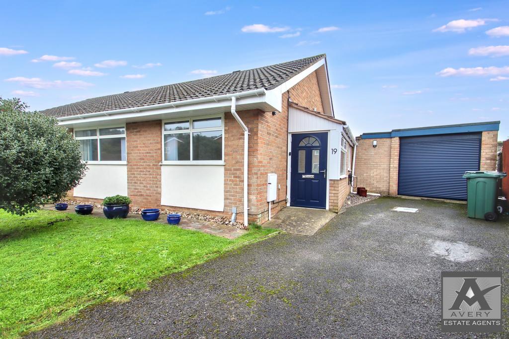 2 bed semi-detached bungalow to rent Ashbury Driv