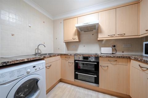 2 bedroom flat for sale, Lutton Close, Oswestry.