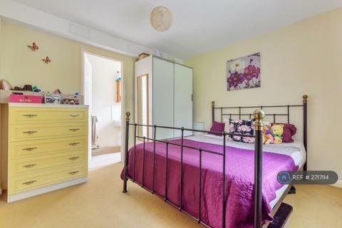 2 bedroom flat to rent, Two Rivers Way, Newbury, RG14