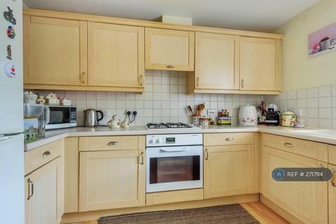 2 bedroom flat to rent, Two Rivers Way, Newbury, RG14
