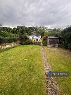 3 bedroom semi-detached house to rent, Farleigh Road, Warlingham, CR6
