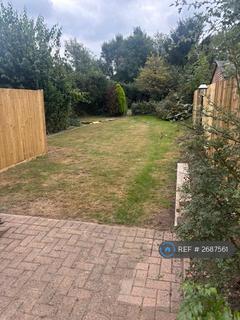 3 bedroom semi-detached house to rent, Farleigh Road, Warlingham, CR6