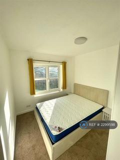1 bedroom in a flat share to rent, Derwent Court, London, SE16