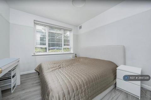 2 bedroom flat to rent, Old House Gardens, Twickenham, TW1