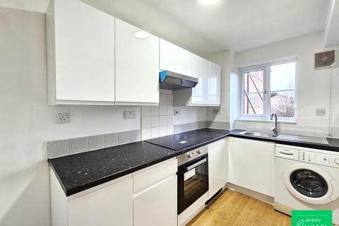 1 bedroom apartment to rent, Blackdown Close, N2