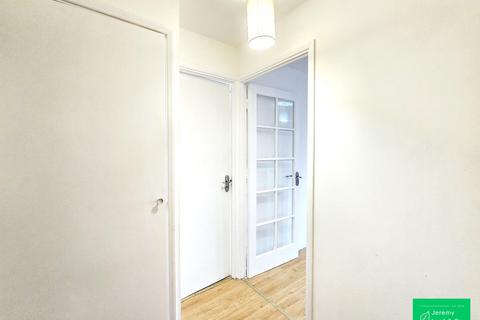 1 bedroom apartment to rent, Blackdown Close, N2