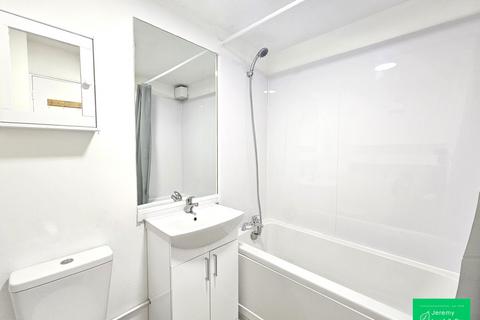 1 bedroom apartment to rent, Blackdown Close, N2
