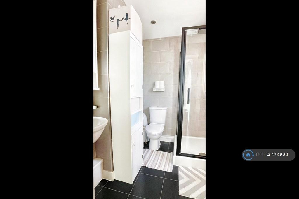 En-Suite With Window