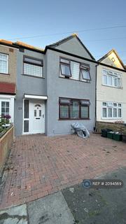 1 bedroom in a house share to rent, Abbotts Road, London, CR4