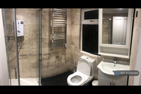 1 bedroom in a house share to rent, Abbotts Road, London, CR4