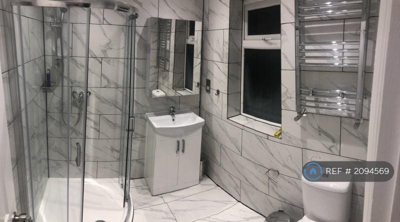 Double Bedroom En-Suite (Bathroom)