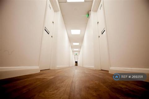 undefined, Madison Heights, Hounslow, TW3