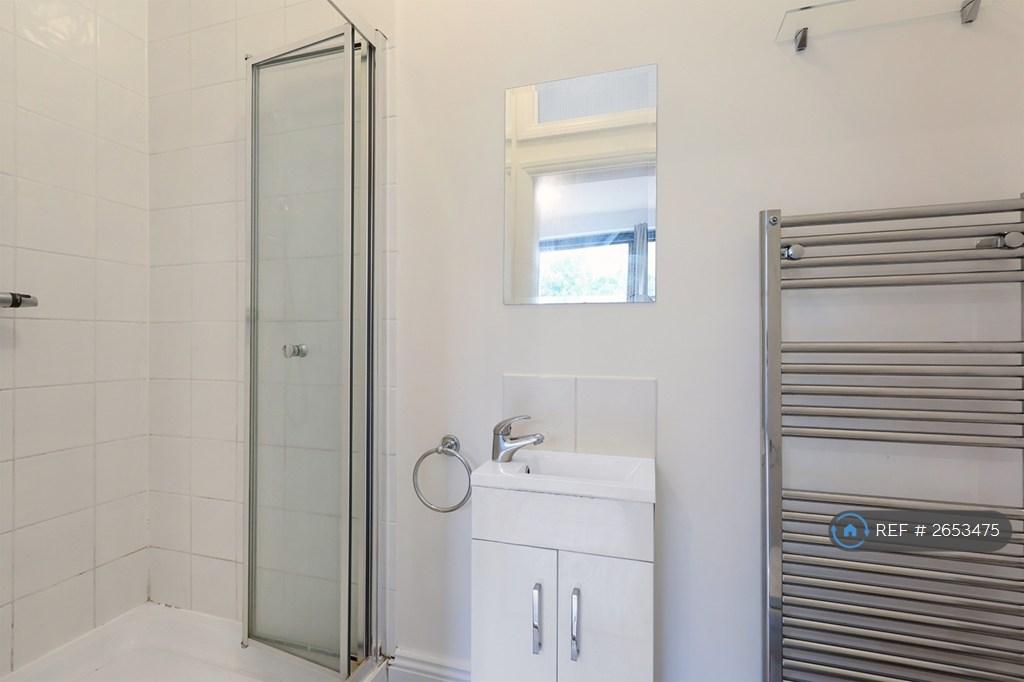En-Suite Master Bedroom
