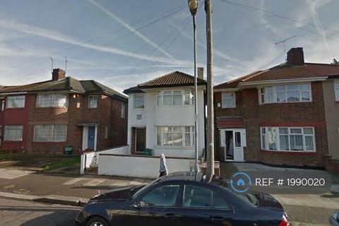 3 bedroom detached house to rent, Forterie Gardens, Ilford, IG3