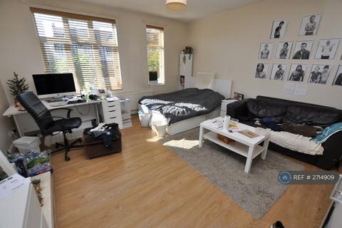 5 bedroom detached house to rent, Finchley Lane, London, NW4