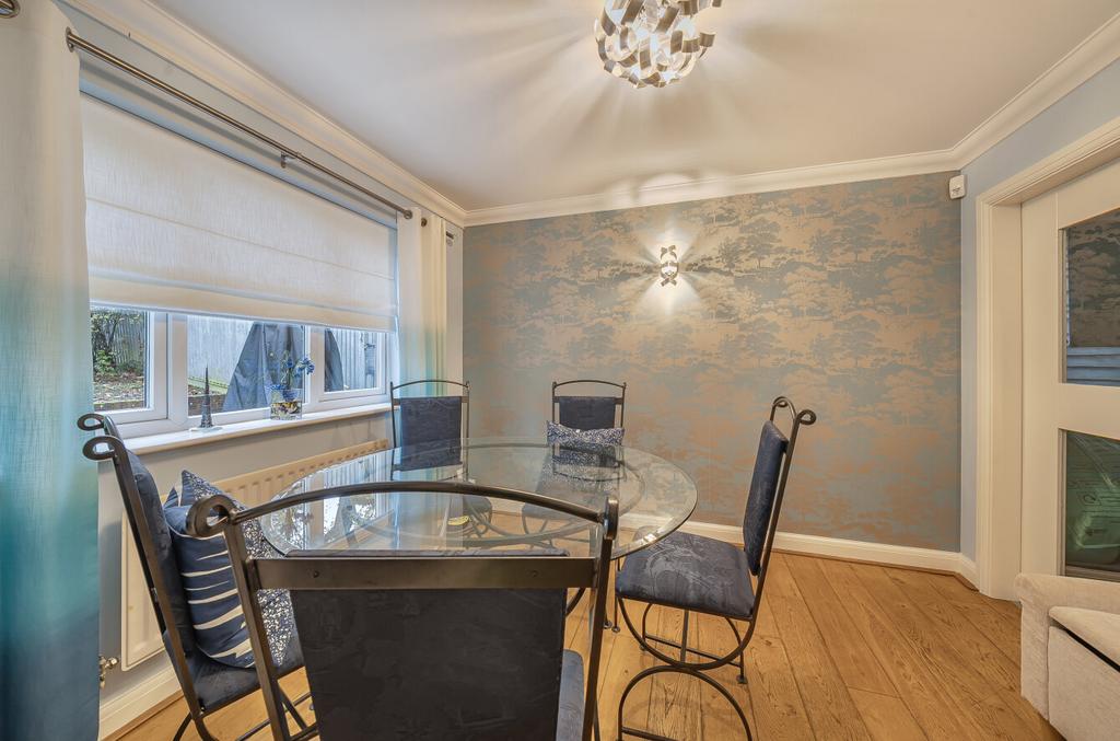 1387816-8-6931ad7...