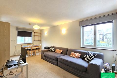 2 bedroom apartment to rent, Deanery Close, N2