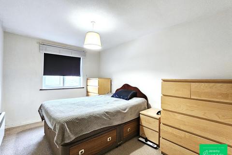 2 bedroom apartment to rent, Deanery Close, N2