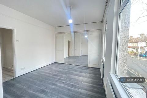 4 bedroom terraced house to rent, Cumberland Road, London, E13