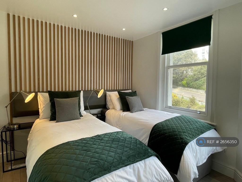 Bedroom 1 (Beds Can Be Zipped)