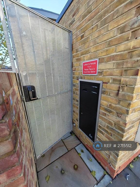 Frontage / Mailbox