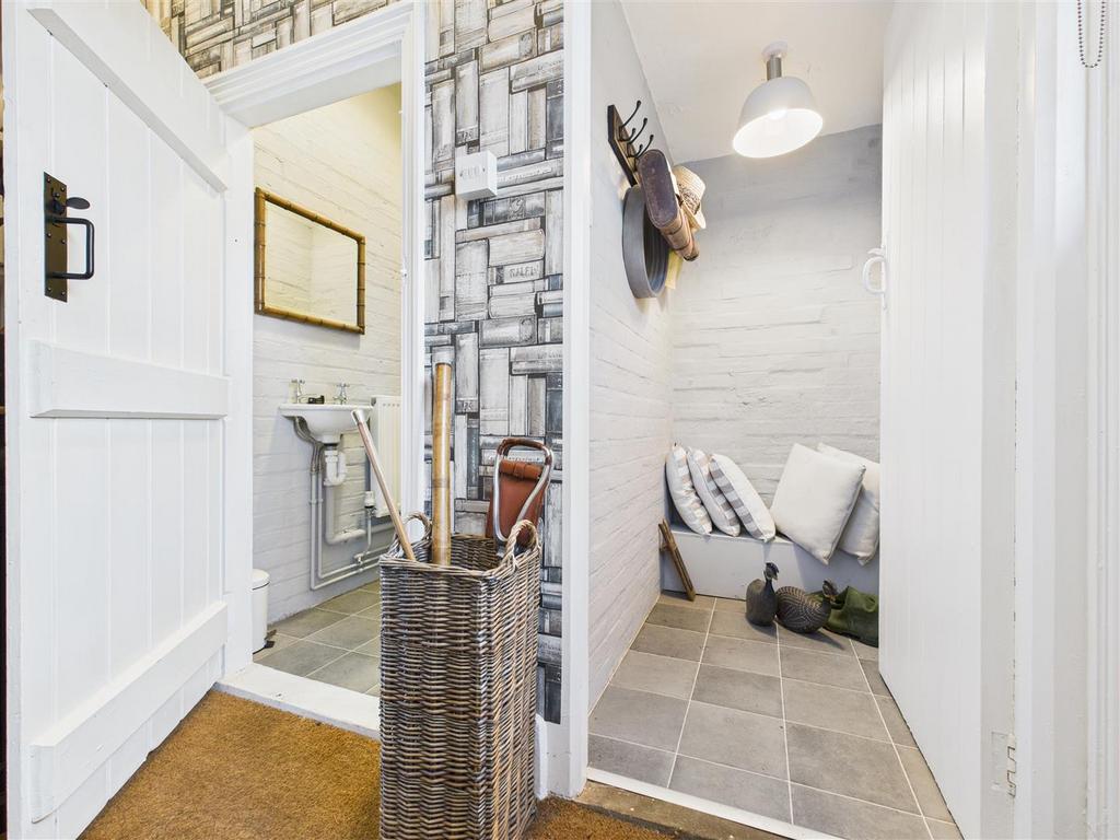 CAM04360 G0-PR0196-STILL001.jpg