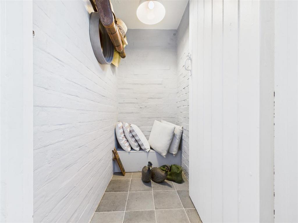 CAM04360 G0-PR0196-STILL003.jpg