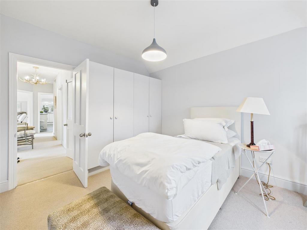 CAM04360 G0-PR0196-STILL007.jpg