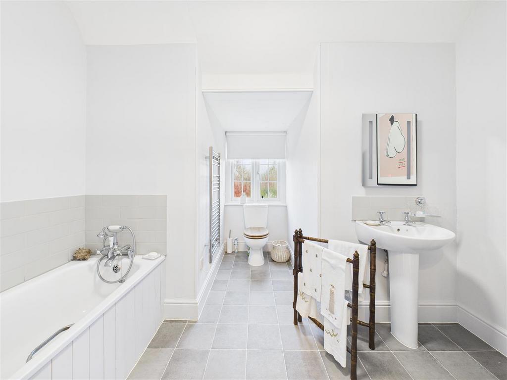 CAM04360 G0-PR0196-STILL013.jpg