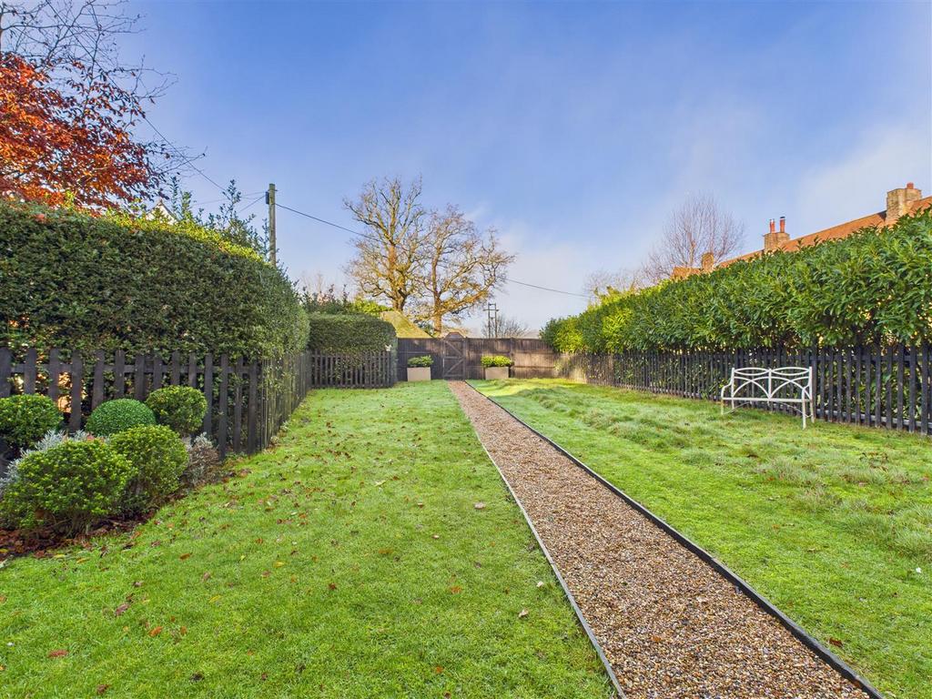 CAM04360 G0-PR0196-STILL032.jpg