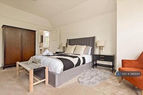 1 bedroom in a house share to rent, Broadwater Road, London, SW17
