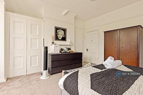1 bedroom in a house share to rent, Broadwater Road, London, SW17